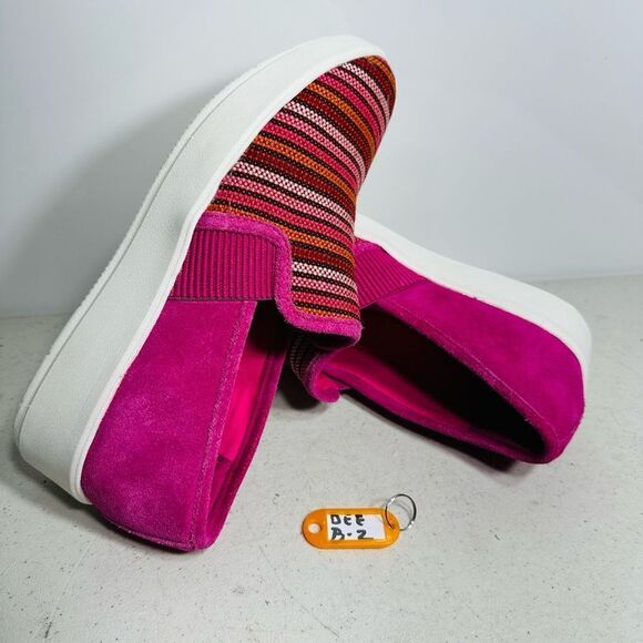 Clarks Collection Double Gore Slip-Ons Layton Petal Fuchsia Size 8 - Picture 1 of 8